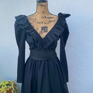 The black dress with a classic cut for special occasions